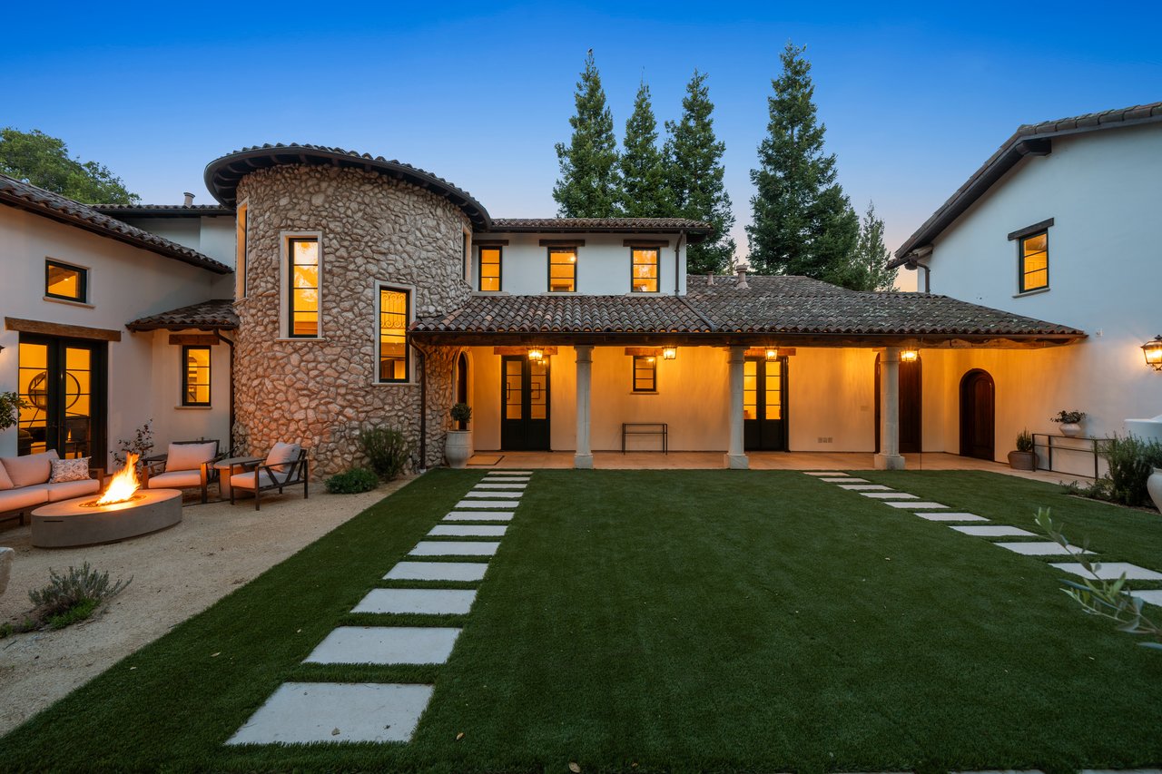 893 Laverne WAY