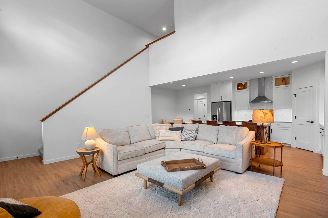 Ellis Hills - Howard Condo