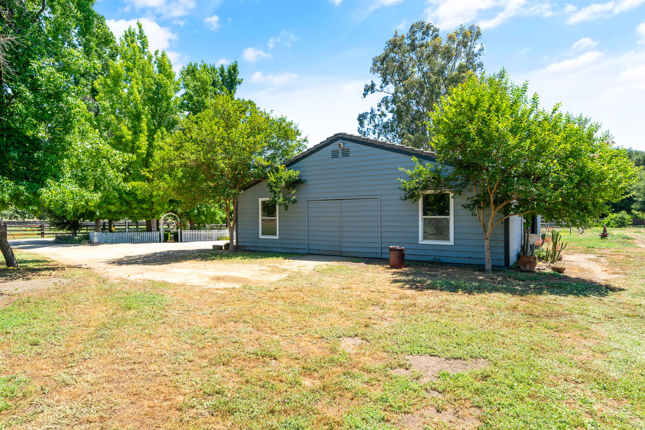 37797 Calle De Lobo