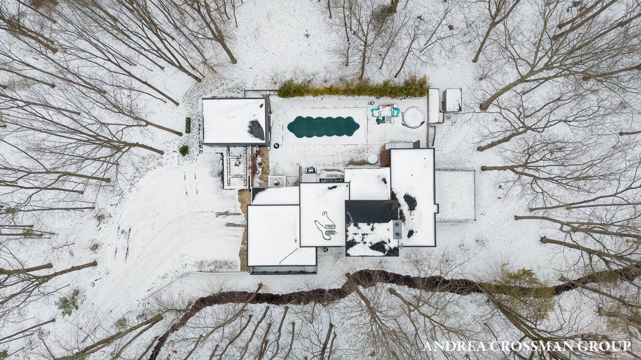 6919 Bendemeer Drive