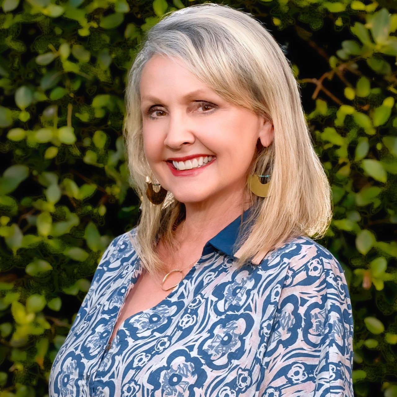 Danette Andrews Kilauea, HI Real Estate Agent Headshot