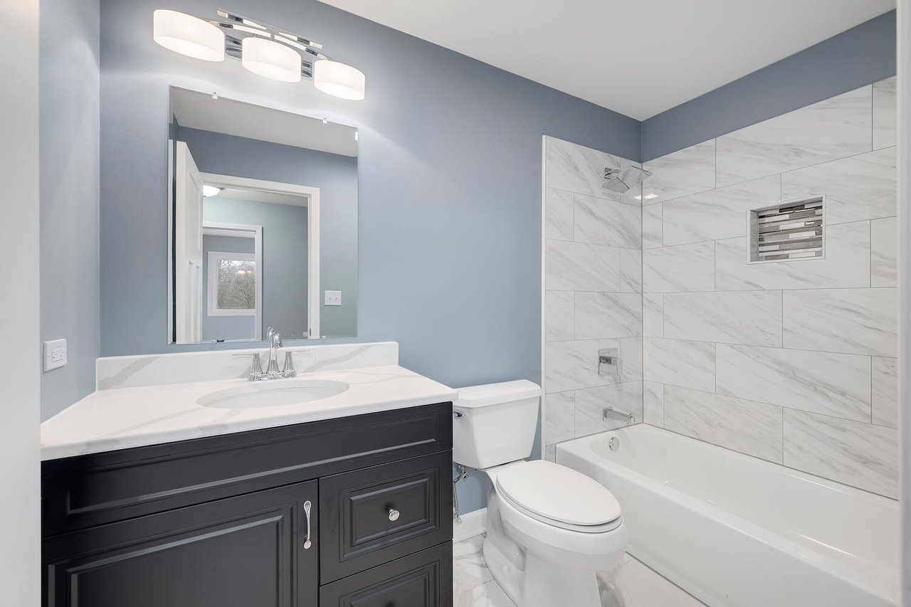 30W243 Wiant Rd, West Chicago – Fully Updated Home in Oak Meadows