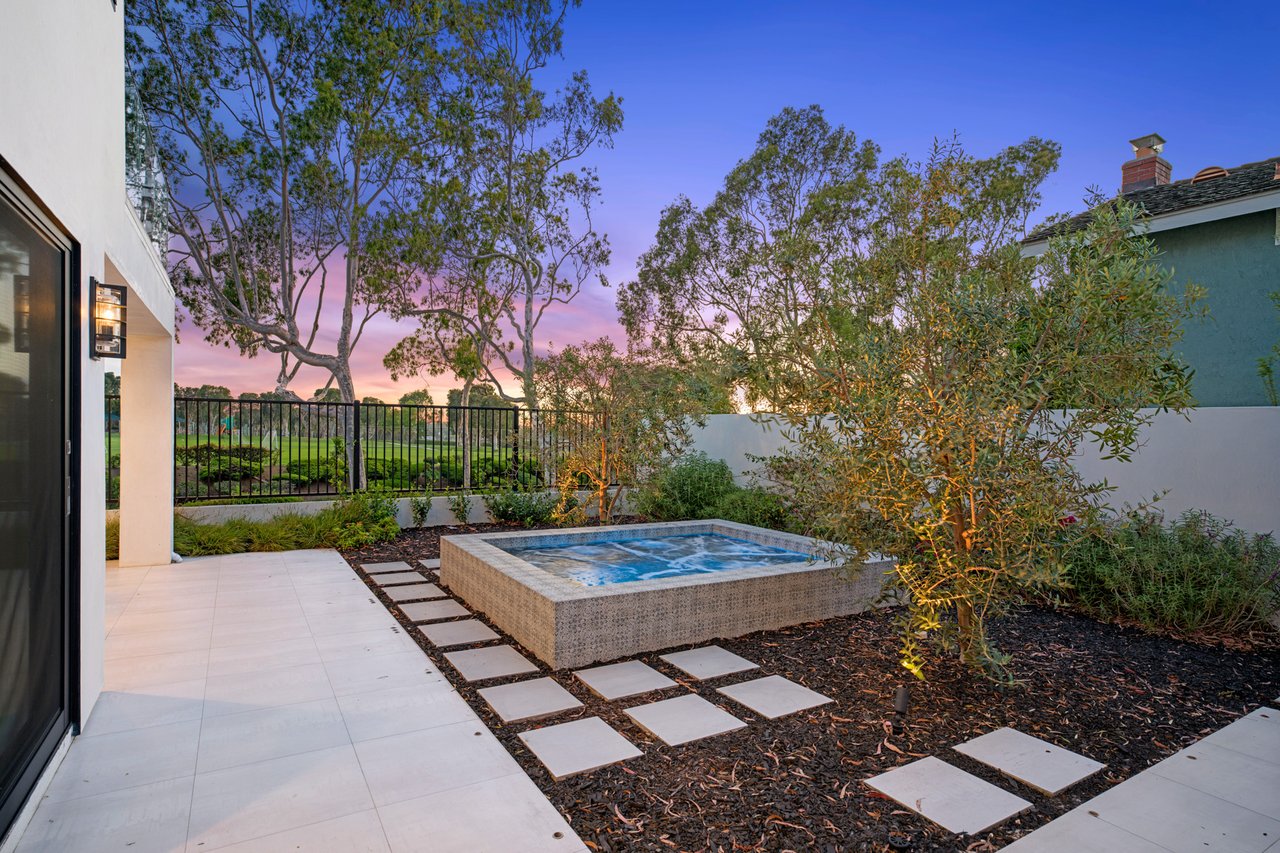 2207 Port Harwick Place
