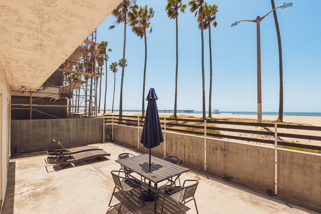 2609 Ocean Front Walk, Venice