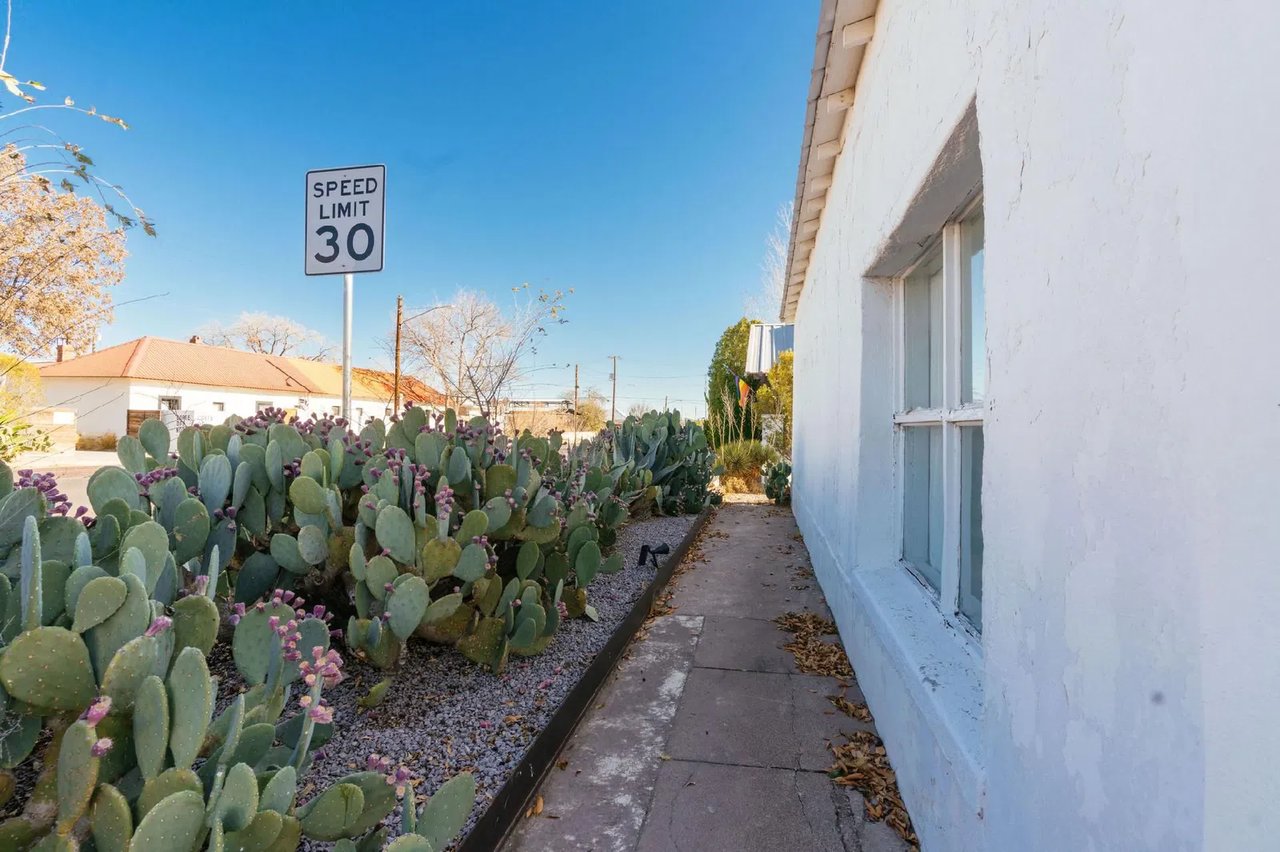 200 E San Antonio St
