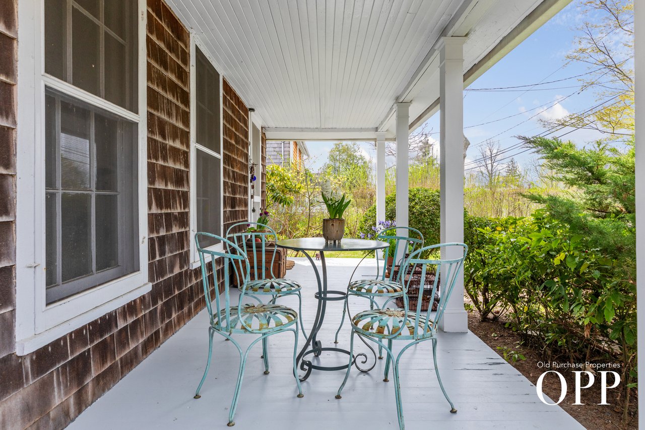 Early Bellport Charm Close to Everything