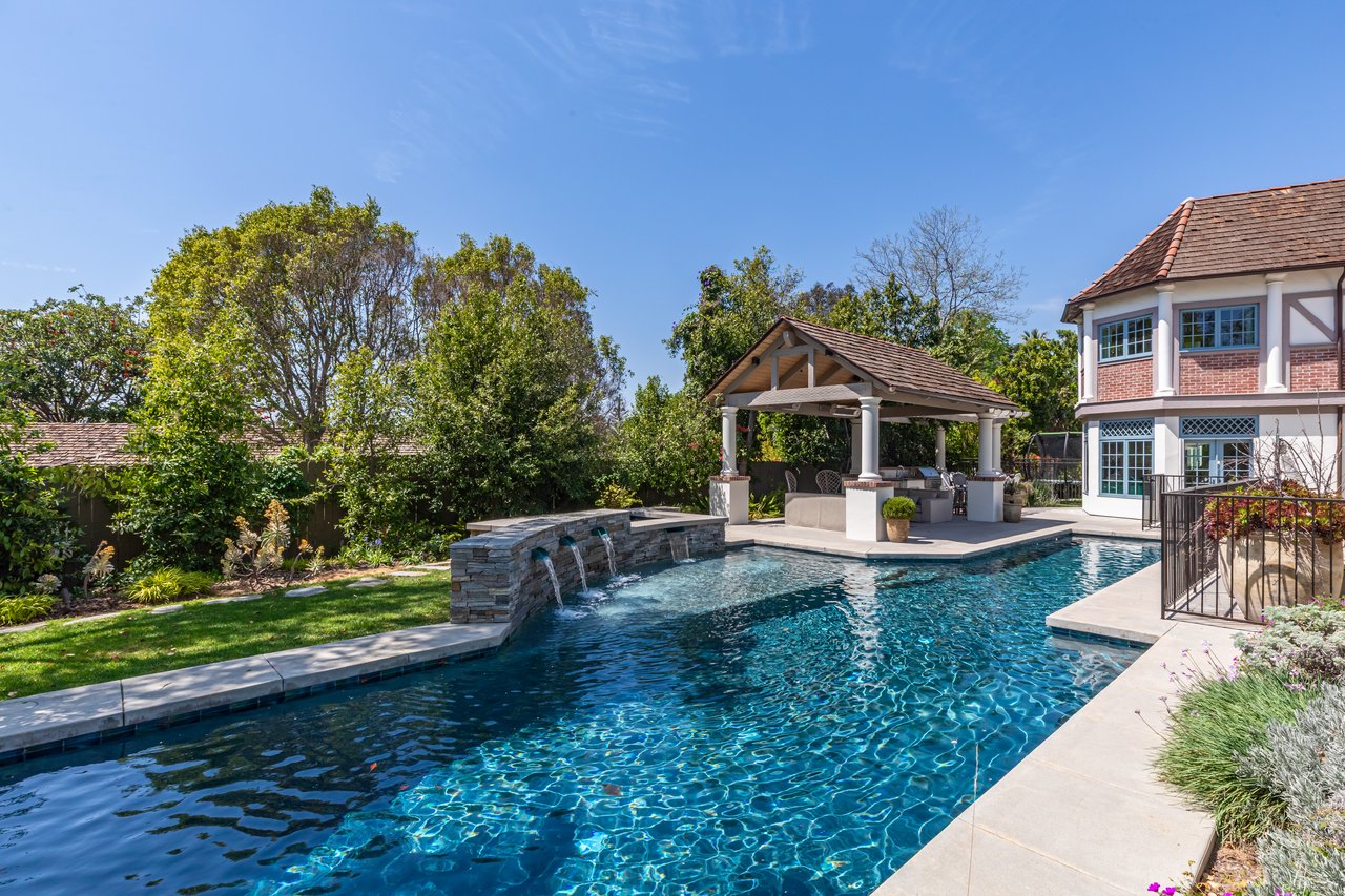 233 Hillside Rd