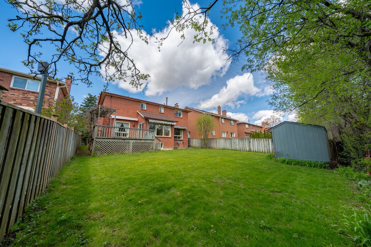 51 Sanderson Crescent