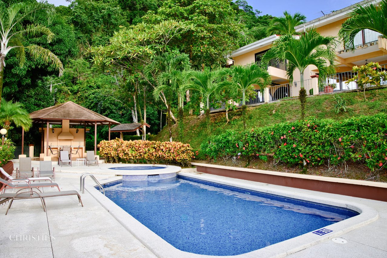 Exquisite Corner Townhouse with Panoramic Ocean Views – Faro Escondido