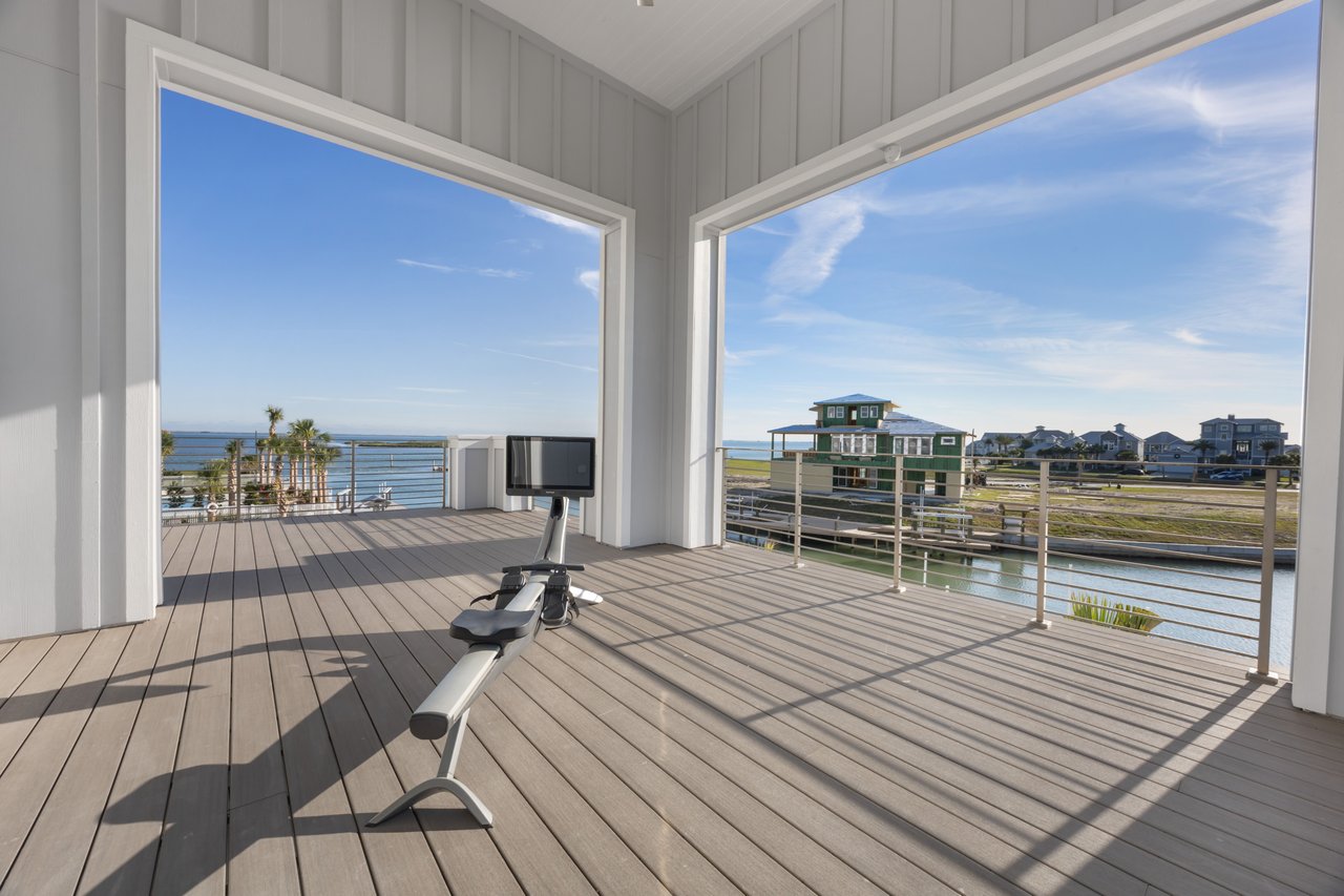 White Label - 305 Estes Drive