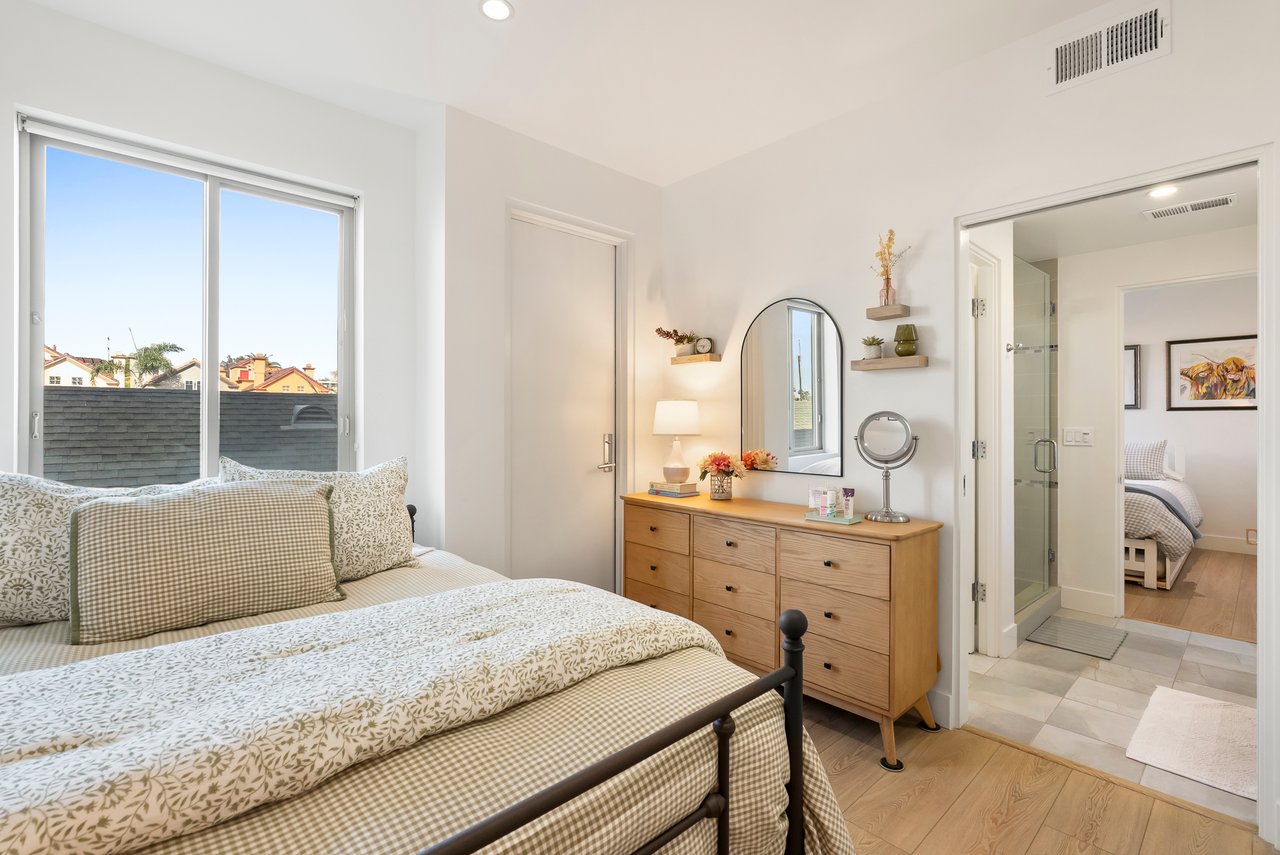 OCEANSIDE BEACH HOUSE