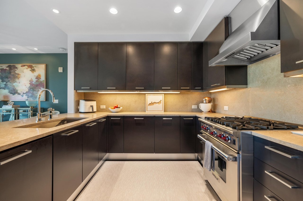 200 Congress Ave #13A