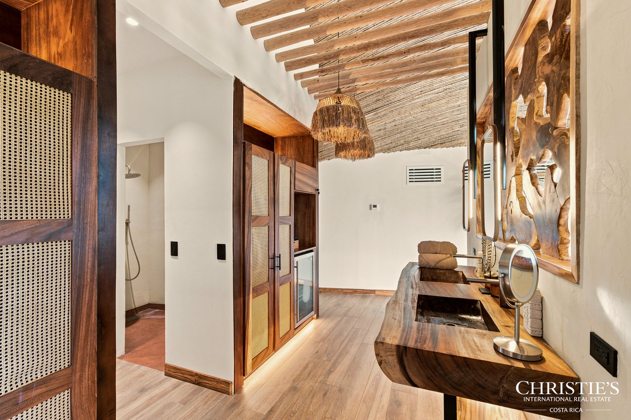 LE CLOS - An Exclusive Three-Residence Estate 
