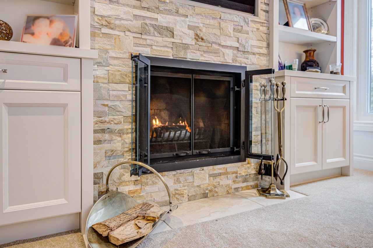 1296 Mapleridge Cres