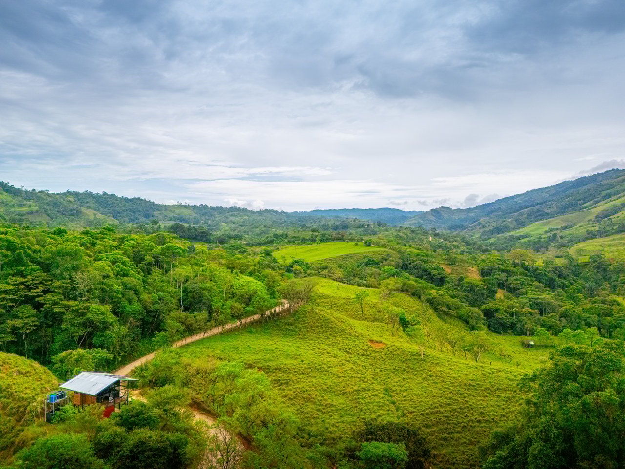 Off Grid Cabin - San Vito with Amazing Mountain Views