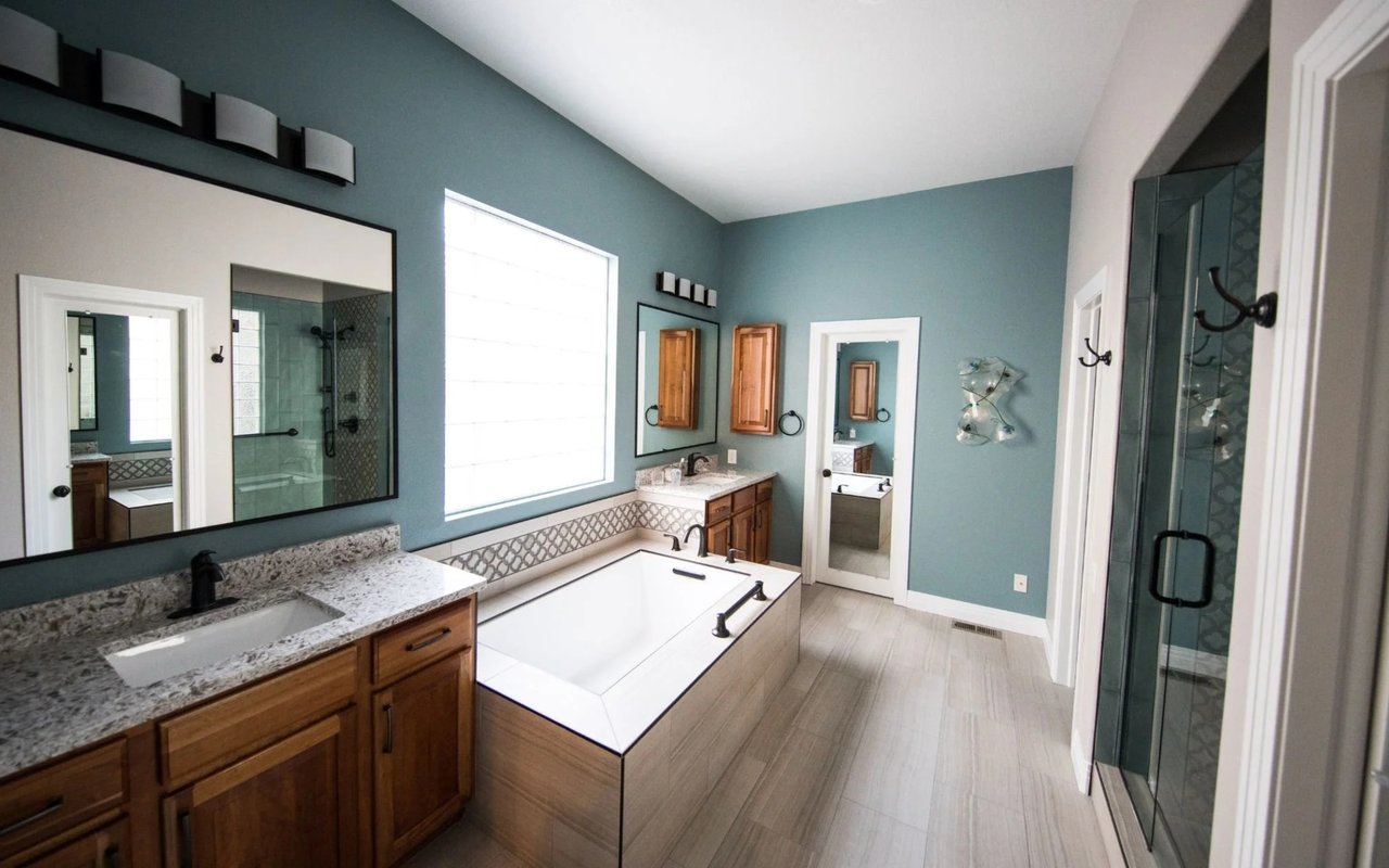 7 Bathroom Swaps the Pros Say Make Your Bathroom Look Larger