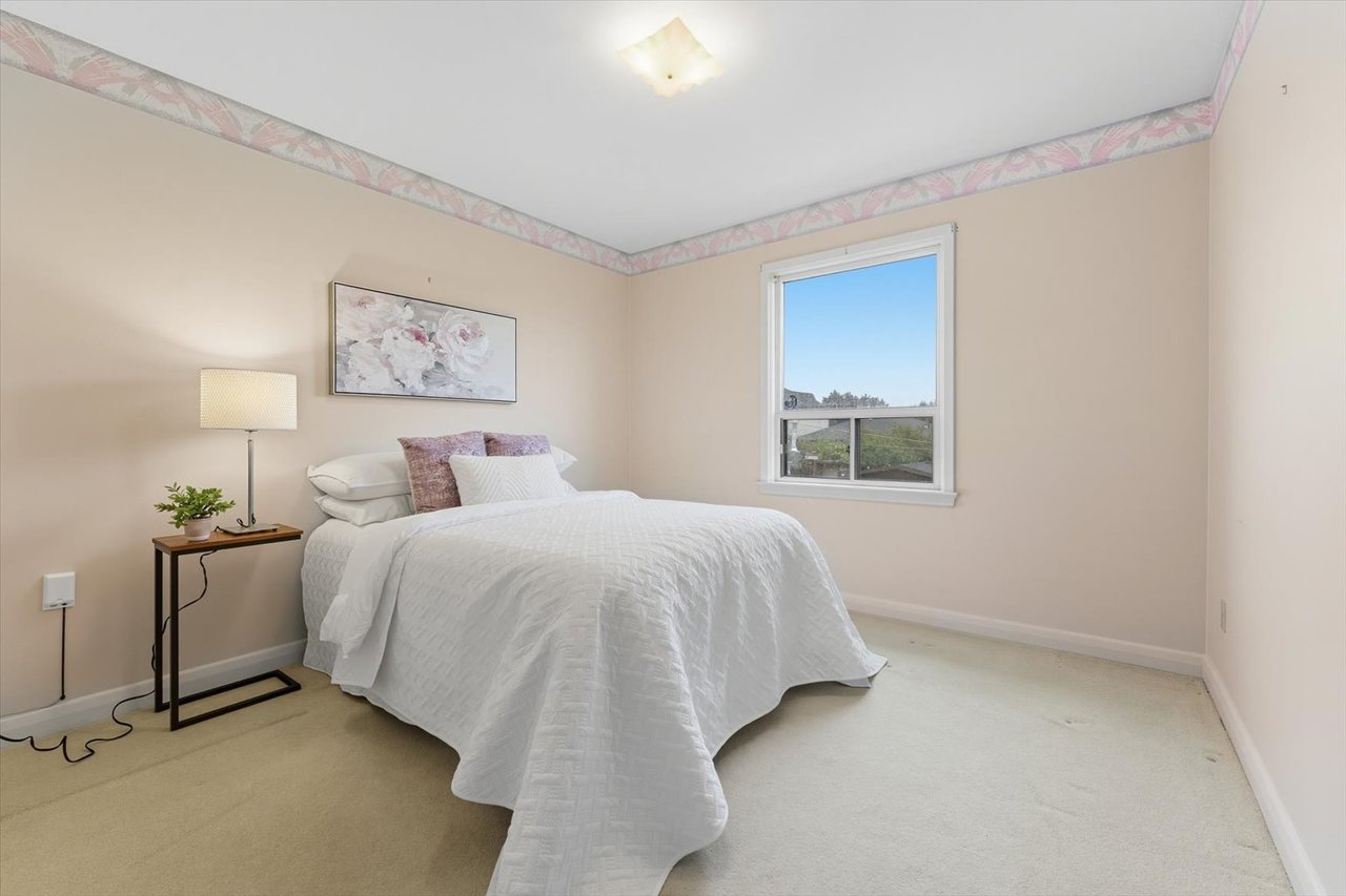 6 Berryton Ave