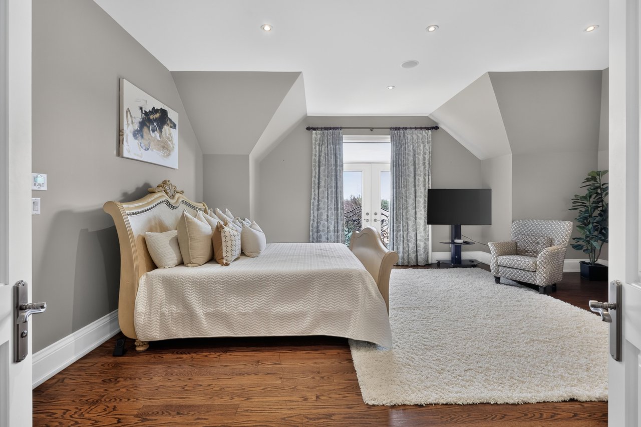 2513 Sharon Cres
