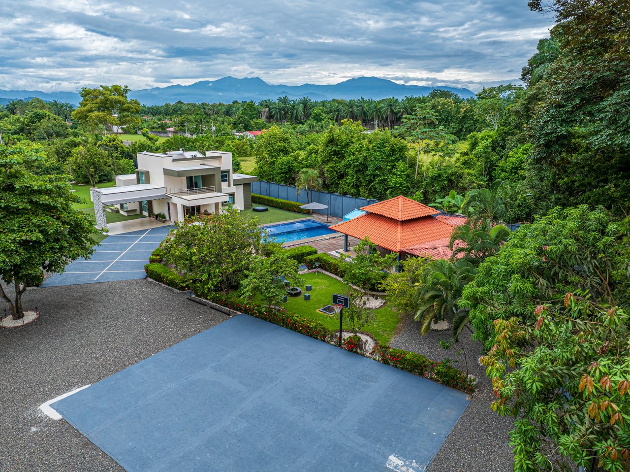 Beautiful house near to the beach | Tranquility and style