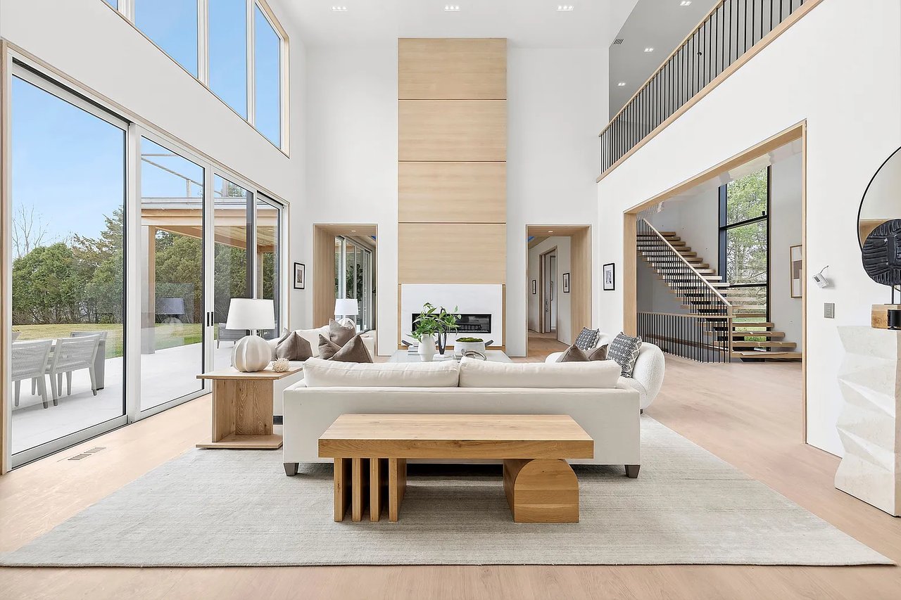 637 Halsey Ln - In Contract