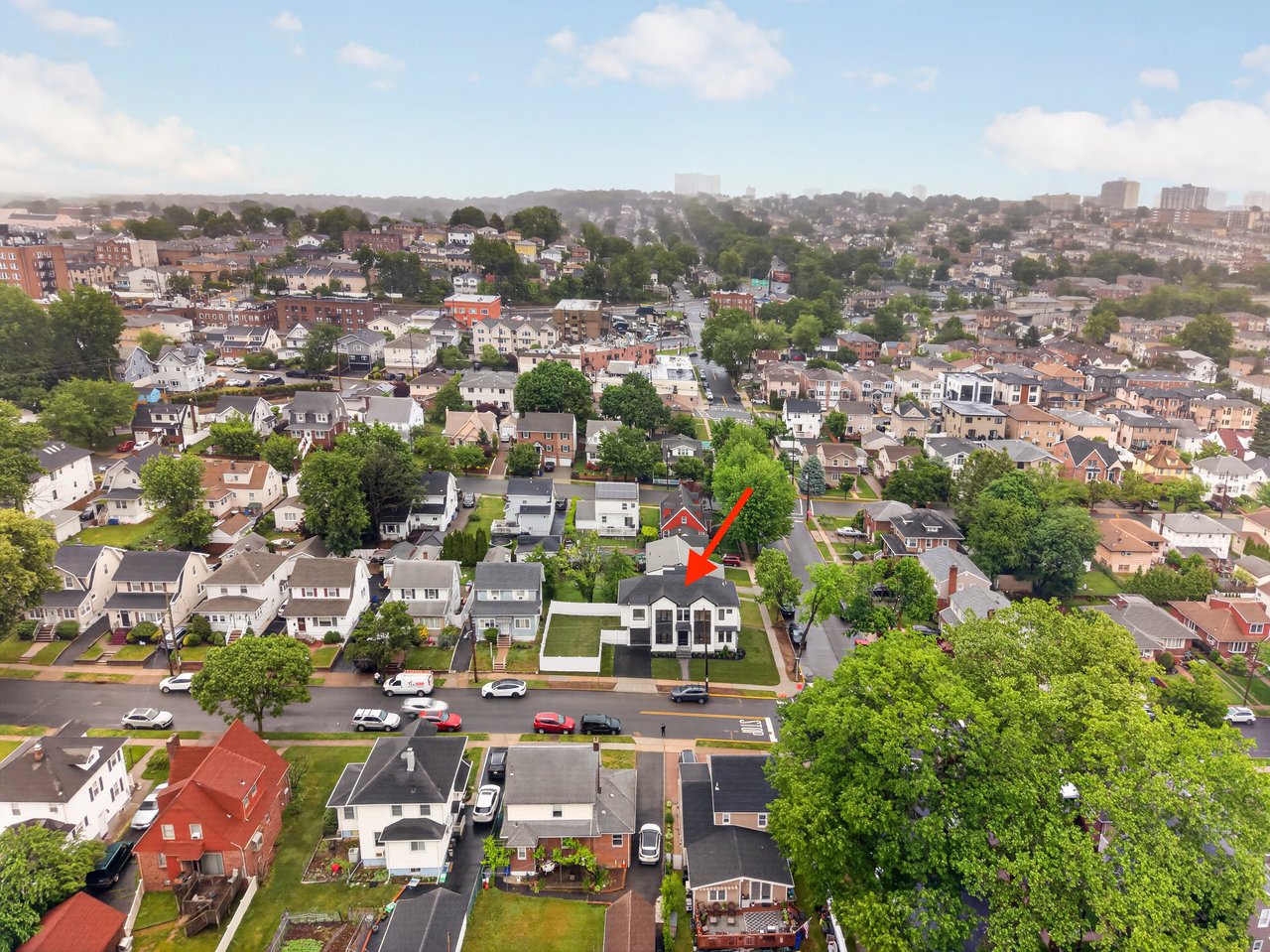 887 Linden Ave, Ridgefield, NJ 07657