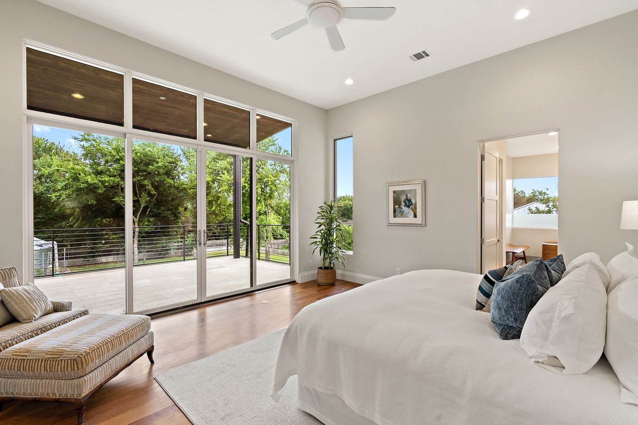 Las Lomas Contemporary