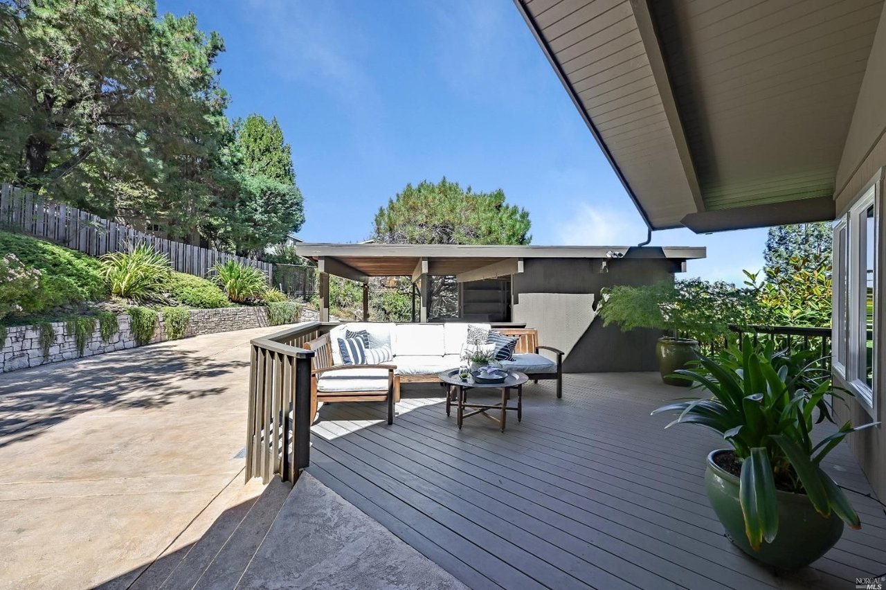 7 Eden Ln