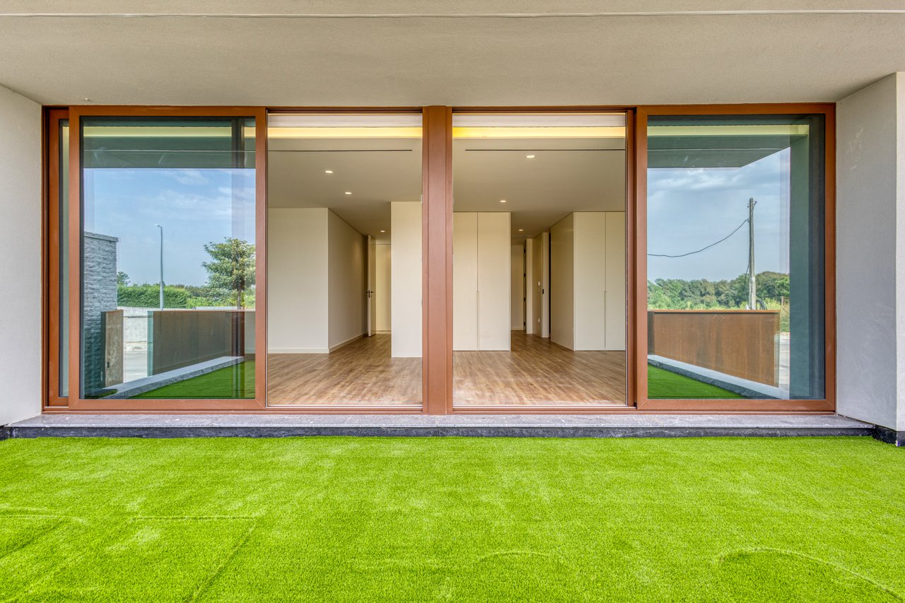 Contemporary 3-Bedroom Luxury Villa with Pool and Large Basement in Palmeira, Braga