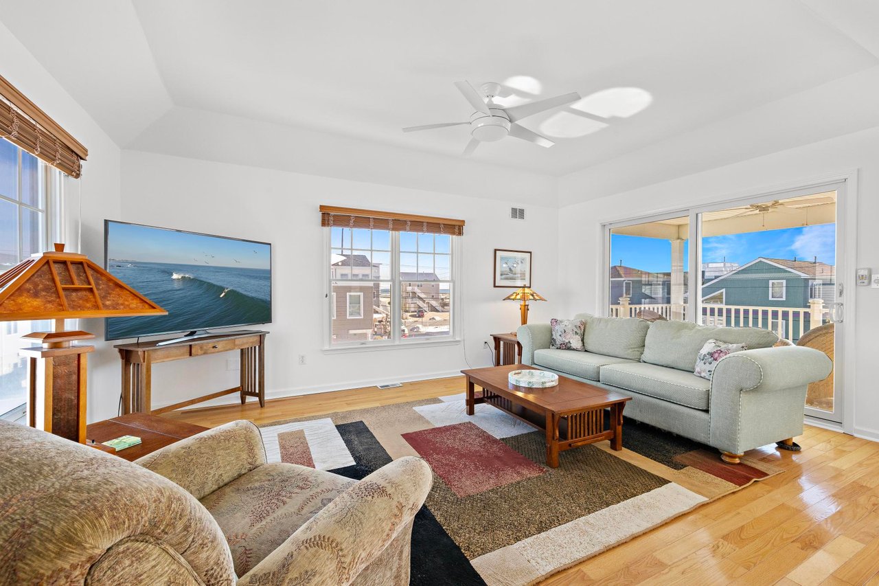 7 W Julia Ave, Long Beach Twp