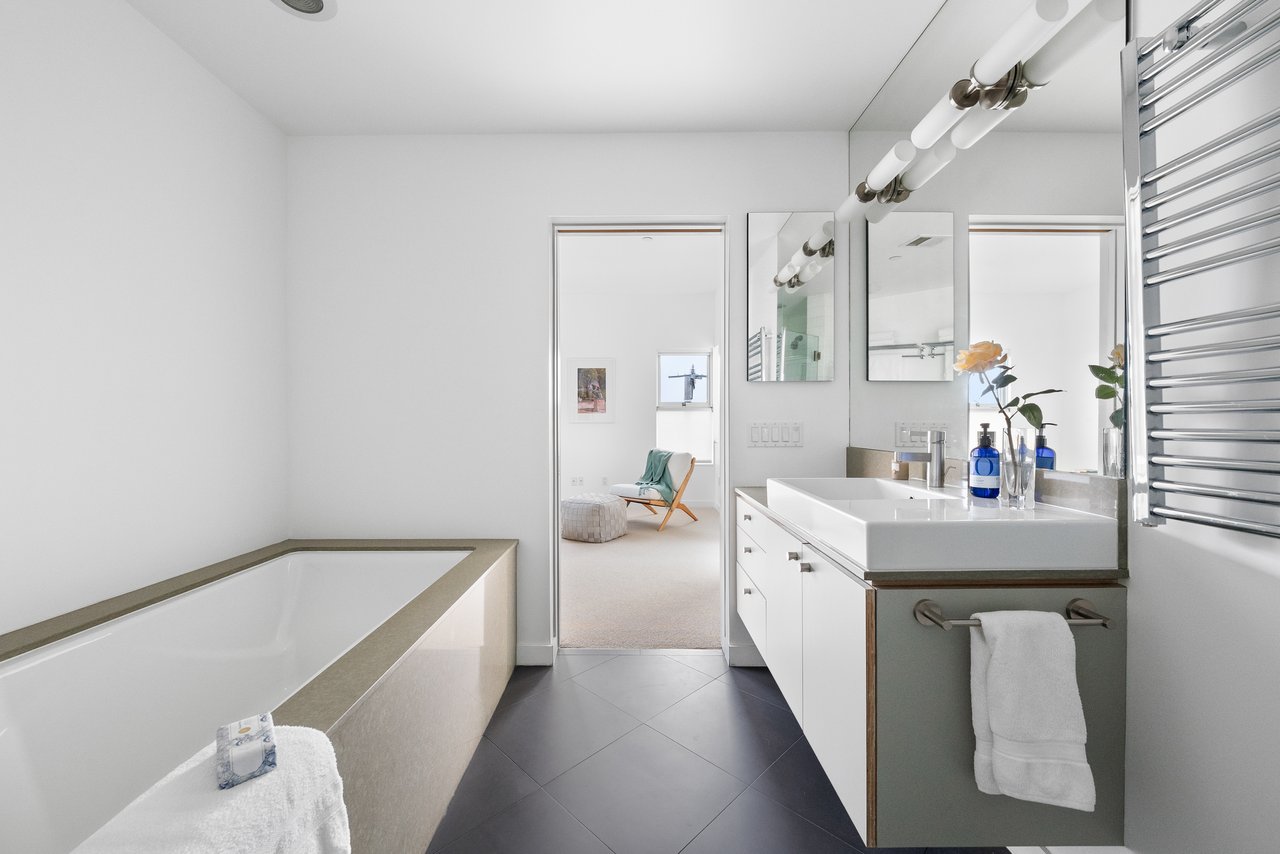 2913 3rd St Unit: 304, Santa Monica 