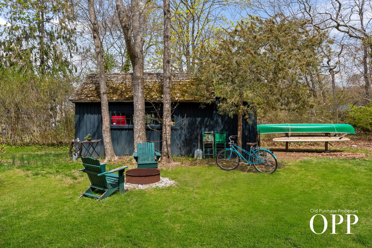 Early Bellport Charm Close to Everything