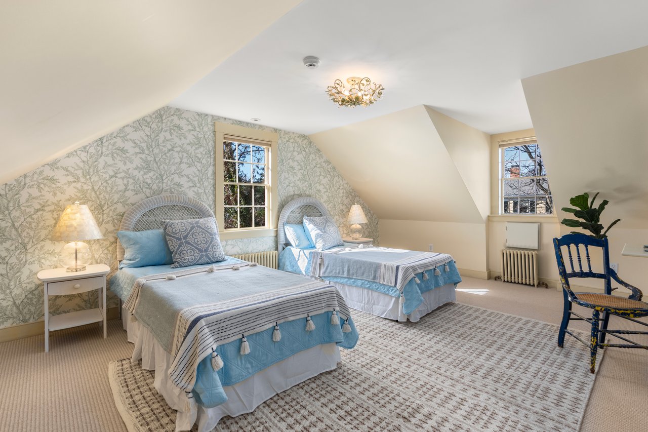 18 Ash Street, Cambridge, MA 02138