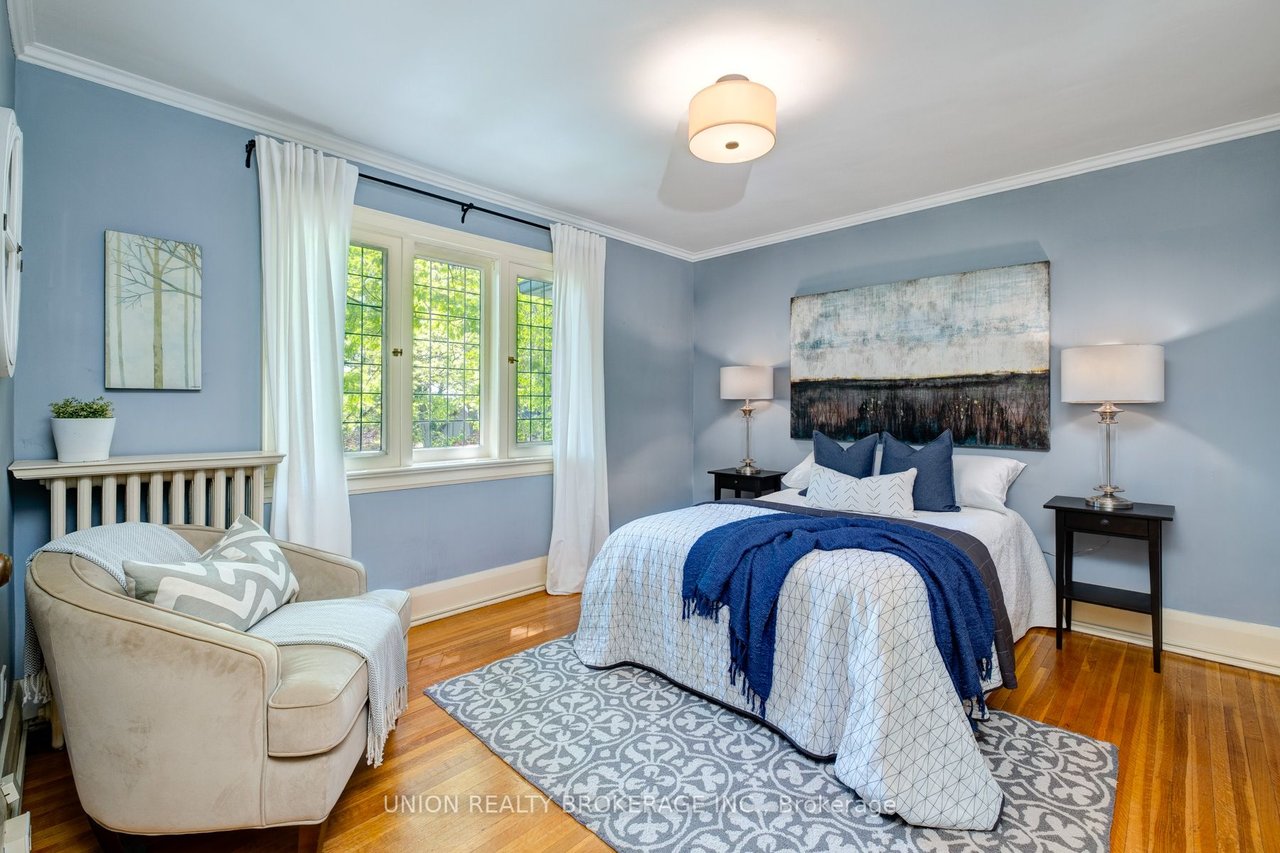 47 Pine Cres