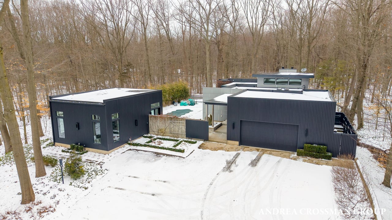 6919 Bendemeer Drive