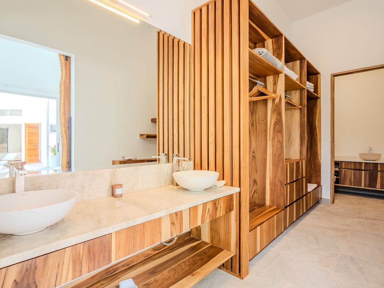 An Exclusive, Sunny Ridge-Top 4-Bed Designer House With Unforgettable Mountain & Jungle Views