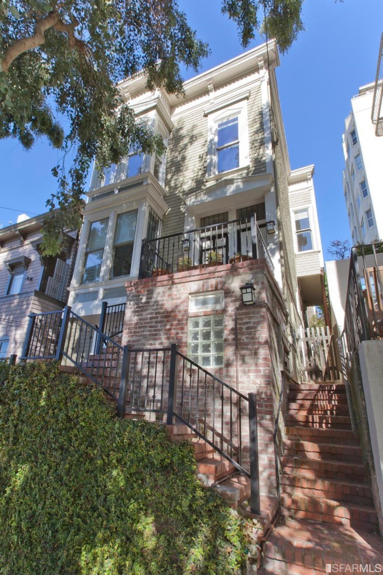 1328 Greenwich St