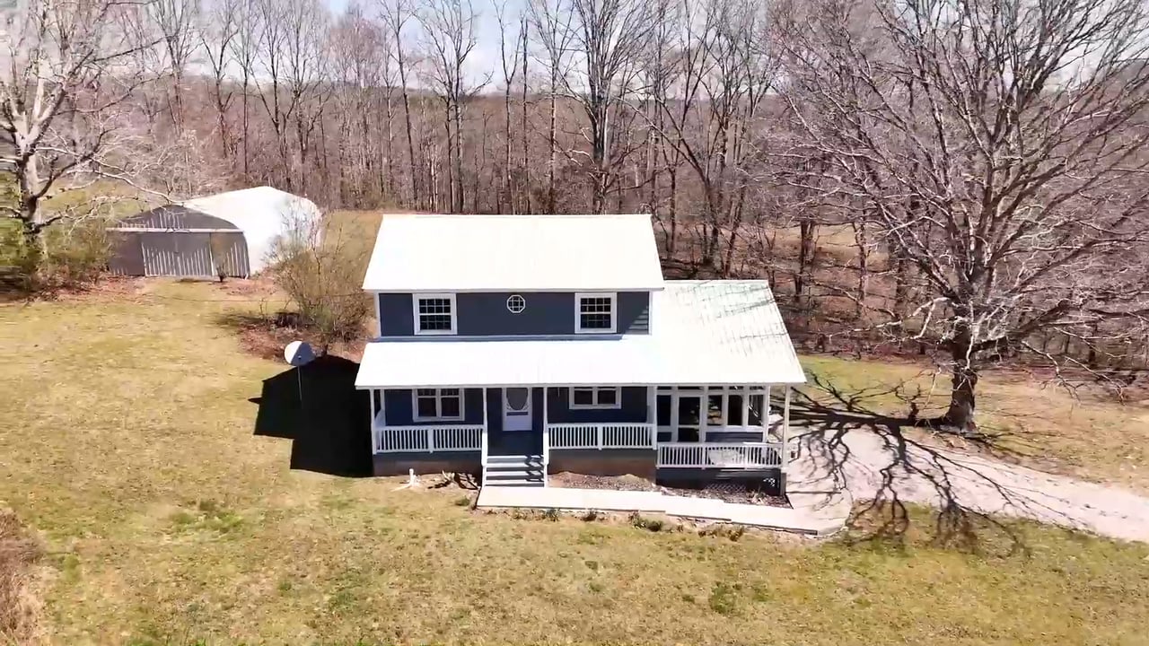 Charming Getaway Creek Cottage