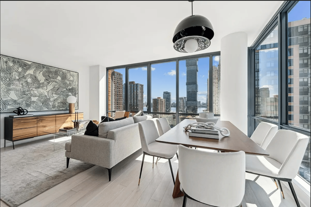 155 Bay Street, 3204