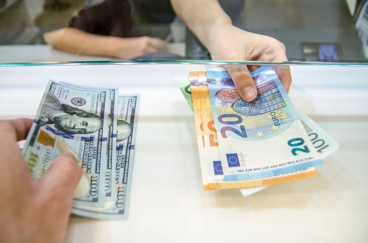 How Currency Exchange Rates Impact Your Buying Power