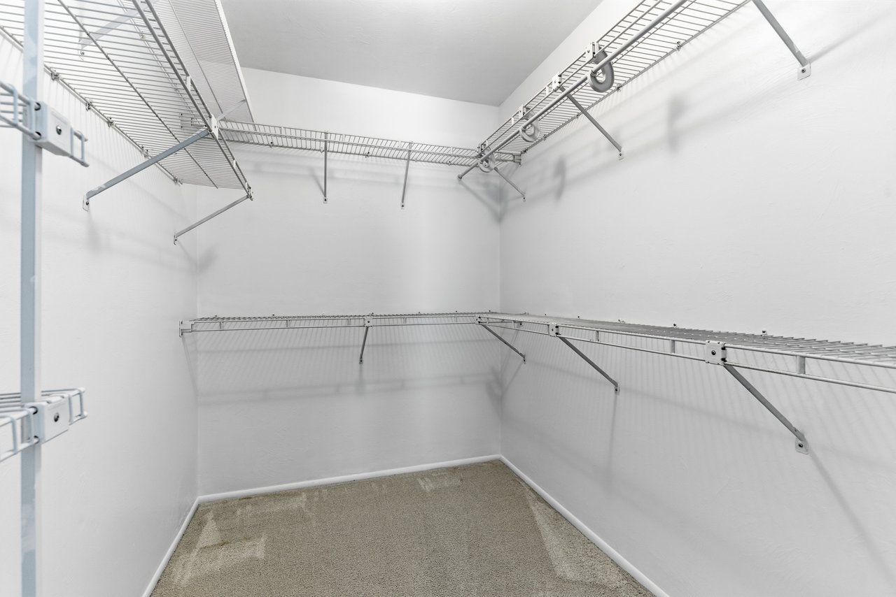 19184 Pine Run Ln - Three Oaks