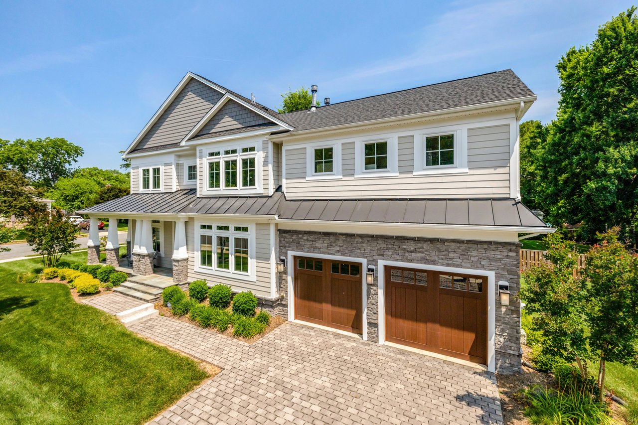 300 Jade Ct NW