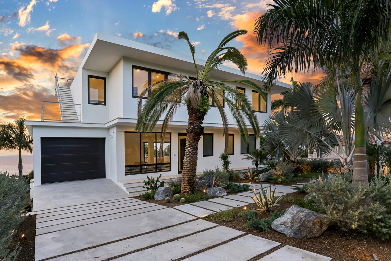 Casa Azul, Rincón PR                  Luxury Modern Hilltop & Ocean Views