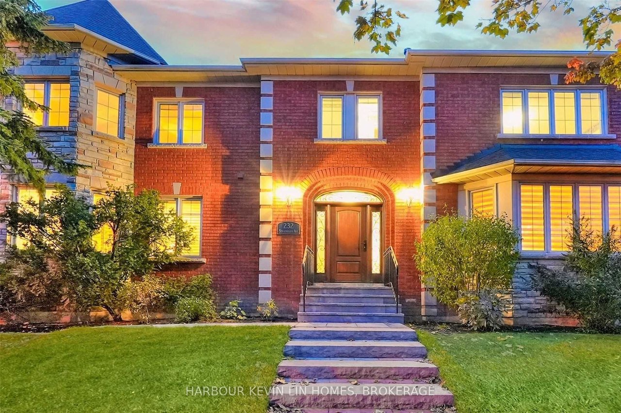 232 Strathearn Ave