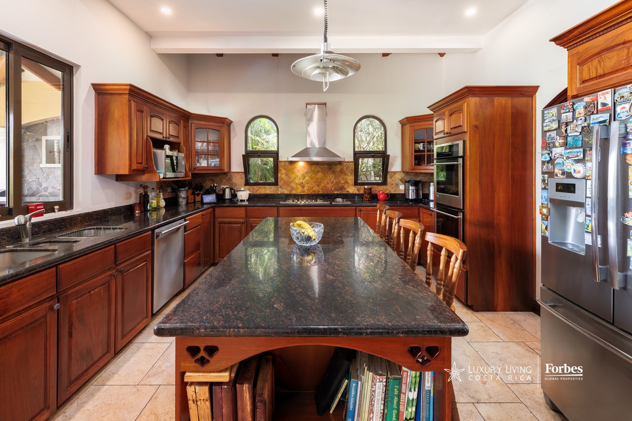 21471 - Luxury colonial house with 4 bedrooms, office, terrace and pool