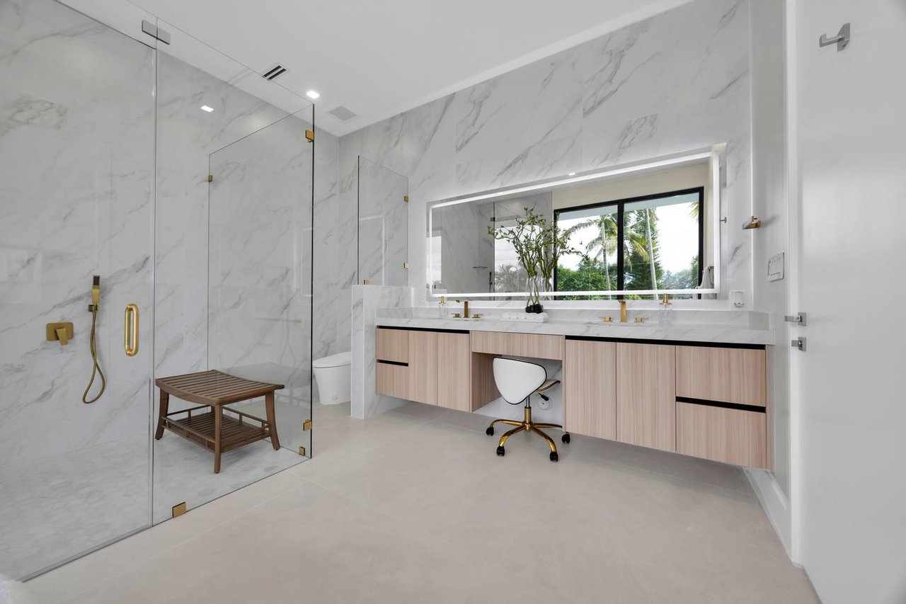 Sophisticated New Construction in the Heart of Miami