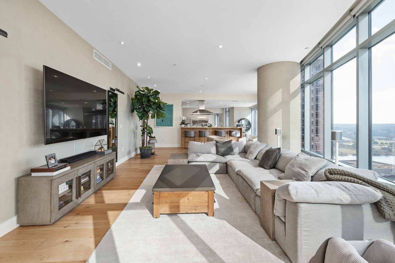 200 Congress Ave #18AE