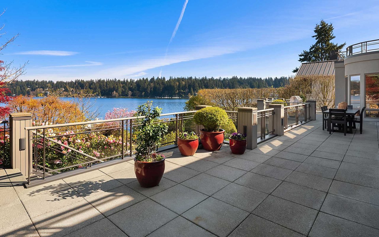 Northwest Contemporary Style on Mercer Island’s Cherished North End