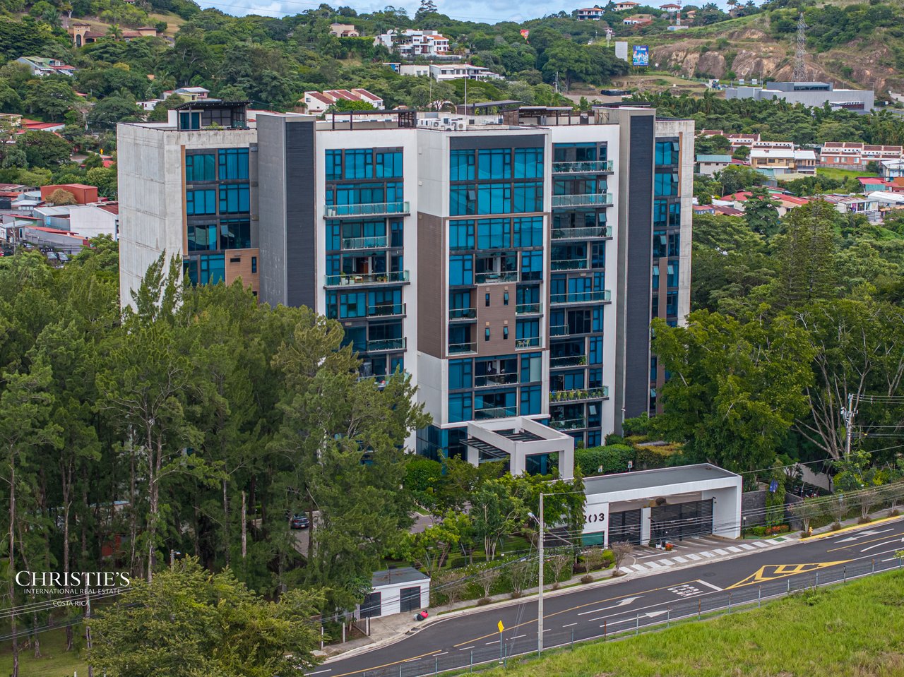 Luxurious Four-Bedroom Condo in the Hills of Escazú   