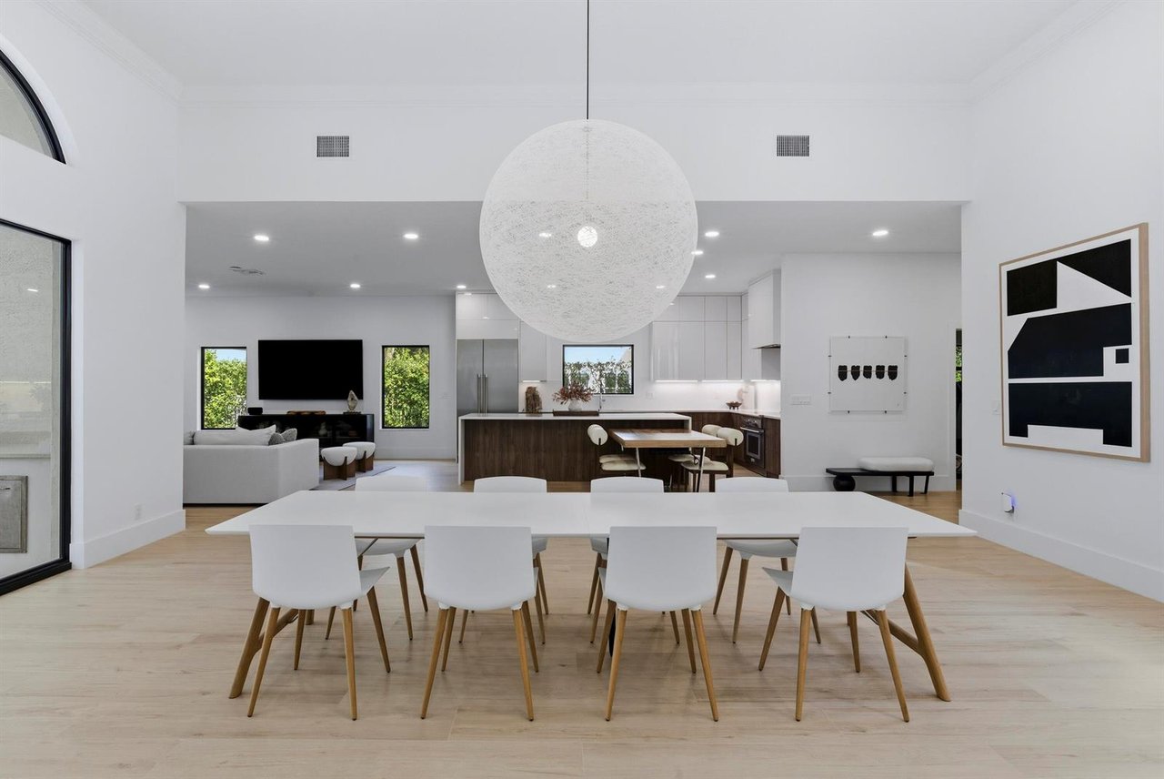 2557 Seminole Circle