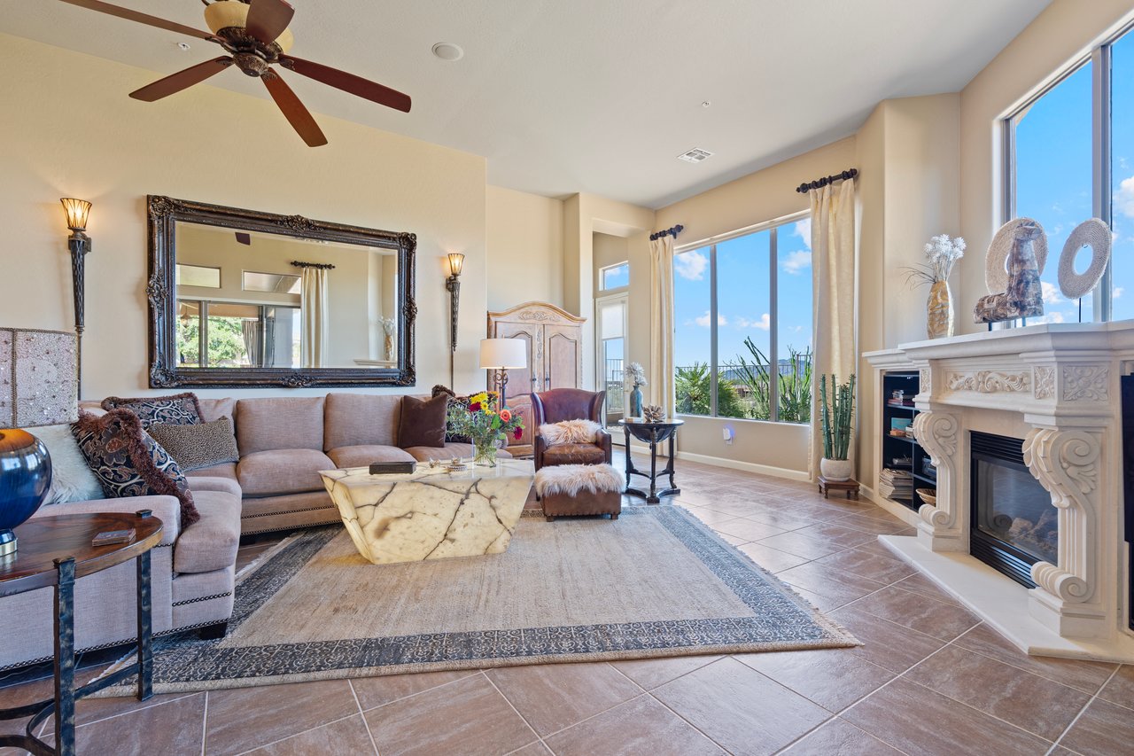 9812 E ROADRUNNER Drive